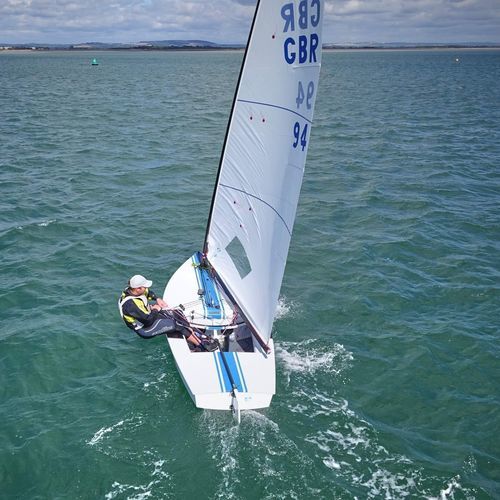 Dériveur solitaire - OK - Ovington - de régate / cat boat
