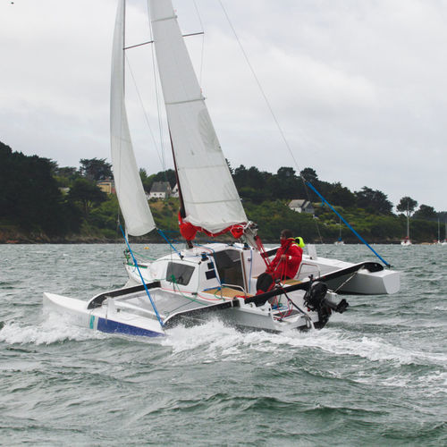 Trimaran - 6.90 - Tricat - de croisière côtière / 4 couchages / bout-dehors