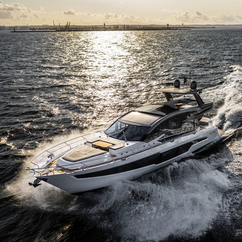 Motor-yacht de croisière - 700 SKYDECK - Galeon - à fly / 4 cabines