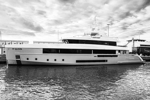 Mega-yacht de croisière - M/Y CROCUS - Admiral yachts - raised pilothouse / 10 cabines / en aluminium