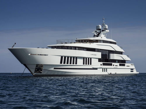 Mega-yacht de croisière - M/Y LIFE SAGA - Admiral yachts - traditionnel / raised pilothouse / 10 cabines