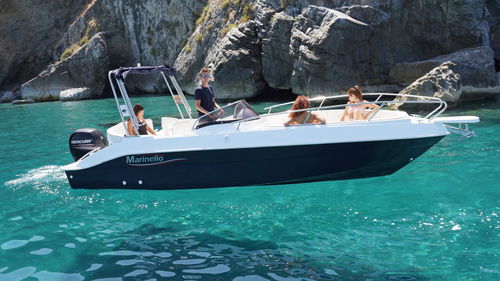 Coque open hors-bord - Eden 22 - Cantiere Nautico Marinello - à console latérale / max. 9 personnes / bain de soleil