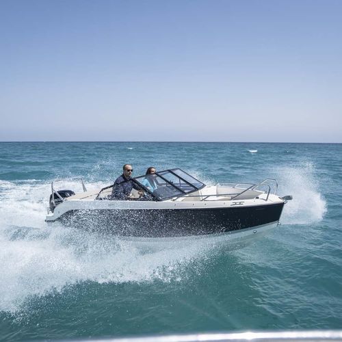 Day-cruiser hors-bord - Activ 555 Bowrider - Quicksilver Boats - open / à double console / bow-rider