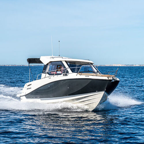 Cabin-cruiser hors-bord - Activ 705 Weekend - Quicksilver Boats - hard-top / max. 8 personnes / 1 cabine