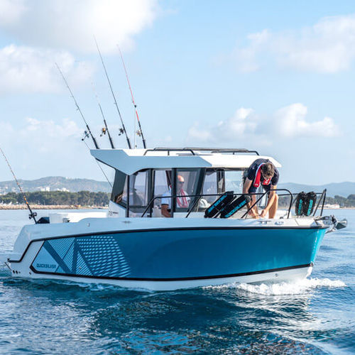 Bateau de pêche-promenade hors-bord - 705 Pilothouse - Quicksilver Boats - diesel / avec timonerie / max. 7 personnes
