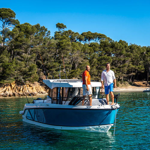 Bateau de pêche-promenade hors-bord - 805 Pilothouse - Quicksilver Boats - bimoteur / avec timonerie / de pêche promenade