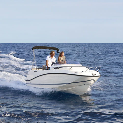 Day-cruiser hors-bord - Activ 505 Cabin - Quicksilver Boats - open / max. 5 personnes / avec cabine