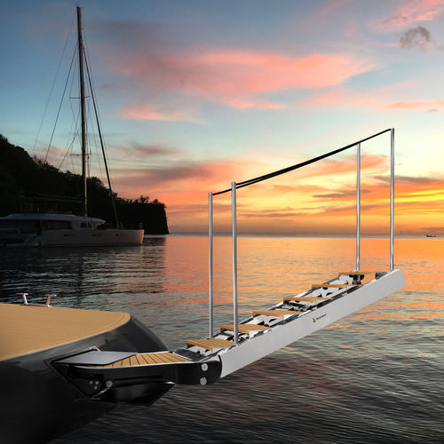 Échelle pour yacht - SP 600 G - Besenzoni SpA - pivotante / d'embarquement / de poupe