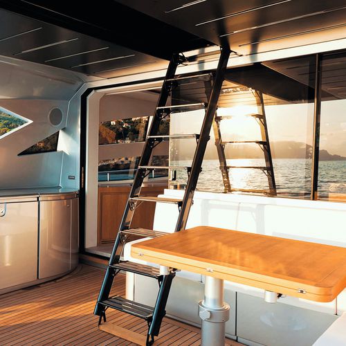 Échelle pour bateau - SI 511 - Besenzoni SpA - relevable / de flybridge / en carbone