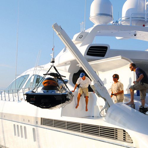 Bossoir pour yacht - G 424 - Besenzoni SpA - hydraulique / télescopique / pivotant