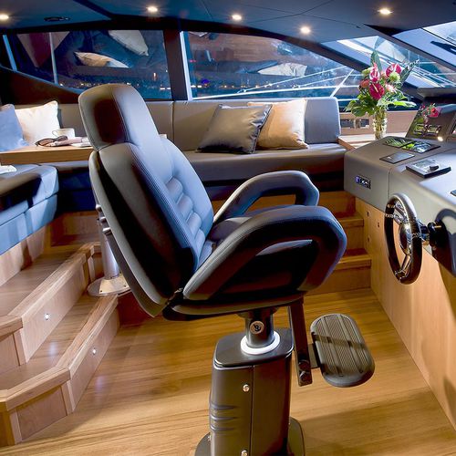 Siège pilote - P 416 A PRESIDENT AUTOMATIC  - Besenzoni SpA - pour yacht / avec accoudoirs / ajustable