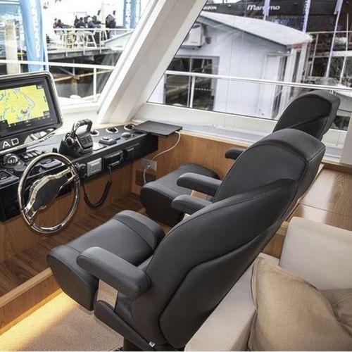 Siège pilote - P 460 LADYBIRD - Besenzoni SpA - pour yacht / avec accoudoirs / ajustable