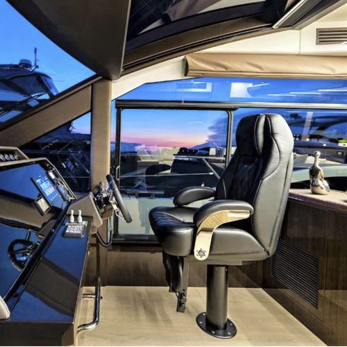 Siège pilote - P 438 A INFINITY AUTOMATIC - Besenzoni SpA - pour yacht / avec accoudoirs / ajustable