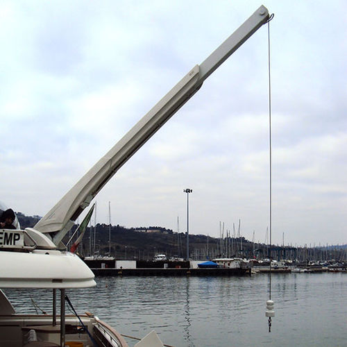 Bossoir pour yacht - G 428  - Besenzoni SpA - hydraulique / pivotant / télescopique