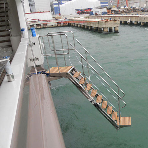 Échelle pour bateau - SI 405 G - Besenzoni SpA - latérale / pivotante / de coupée