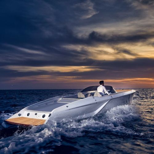 Runabout in-bord - 858 Fantom - FRAUSCHER BOOTSWERFT - à double console / open / max. 7 personnes