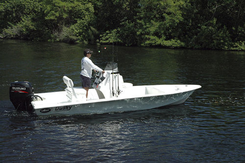 Bay boat hors-bord - 18R BAY - Dusky Marine - à console centrale / de pêche sportive
