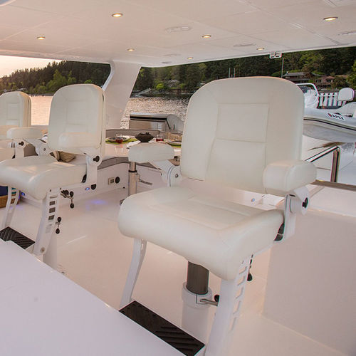 Siège pilote - Platinum  - Pompanette - pour bateau / avec accoudoirs / ajustable
