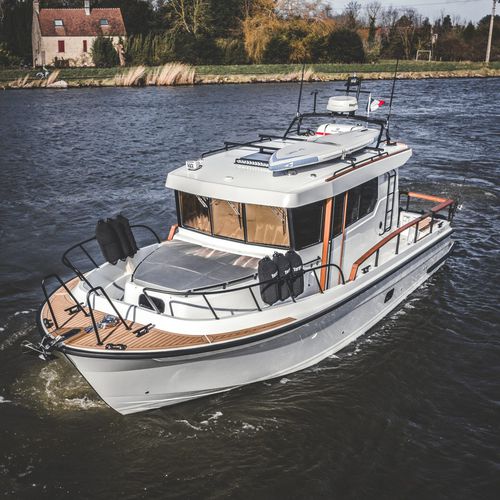 Vedette in-bord - 32 TF - Targa - bimoteur / avec timonerie / offshore