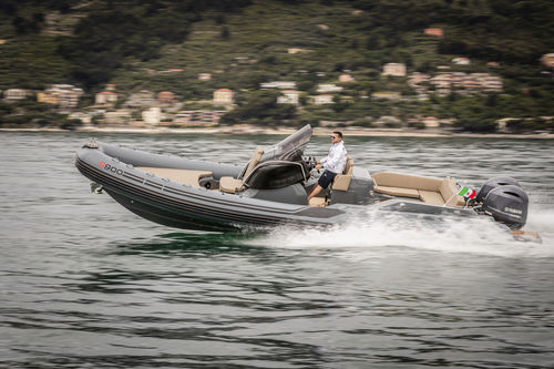 Bateau pneumatique hors-bord - STRIDER 900 - Sacs - bimoteur / semi-rigide / open