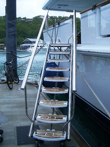 Échelle pour yacht - Nautical Structures - latérale / de coupée / en inox