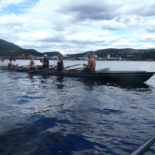 Bateau d'aviron de randonnée - E4x+ - Baumgarten Bootsbau - de loisir / quatre de couple / avec barreur