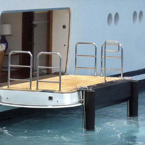 Plateforme d'embarquement - Megafend - pour yacht / en fibre de carbone / sur mesure