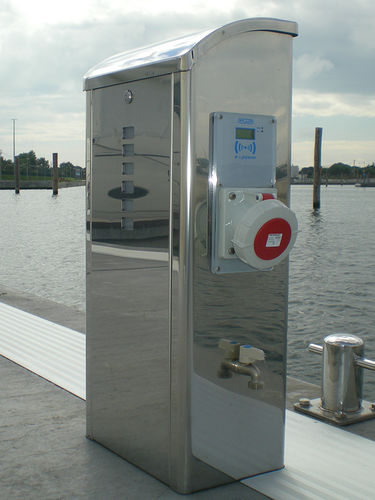 Borne avec éclairage intégré - S700-XL - Plus Marine - de distribution électrique / de distribution d'eau / pour ponton