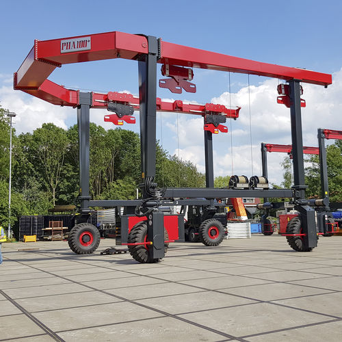 Travel lift contrôlé à distance - PHA100 - ROODBERG - toutes roues directrices / pour charge lourde / en forme de U