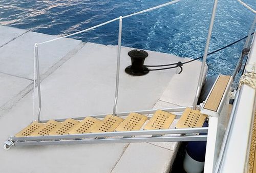 Échelle pour bateau - Sanguineti Chiavari produzione articoli nautici s. - pour yacht / escamotable / fixe