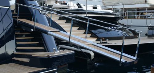 Passerelle pour yacht - ALTAIR  - Sanguineti Chiavari produzione articoli nautici s. - télescopique / motorisée