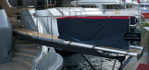 Passerelle de yacht - SIRIUS - Sanguineti Chiavari produzione articoli nautici s. - télescopique / pivotante / motorisée