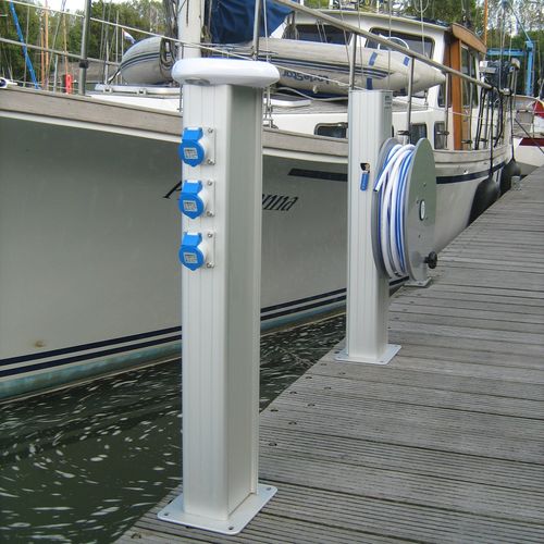 Borne de distribution électrique - Arctic - Seijsener Harbour Services - de distribution d'eau / pour ponton / compacte