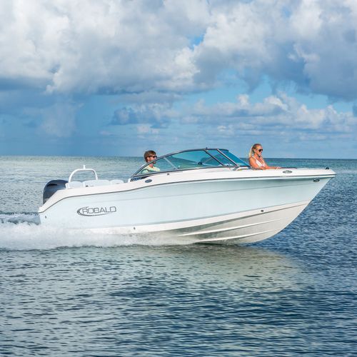 Runabout hors-bord - R207 - Robalo - bow-rider / à double console / de sport