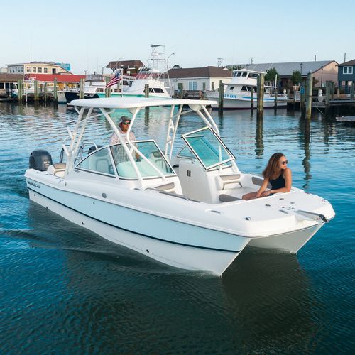 Coque open hors-bord - 230DC - World Cat - bimoteur / à double console / de pêche sportive