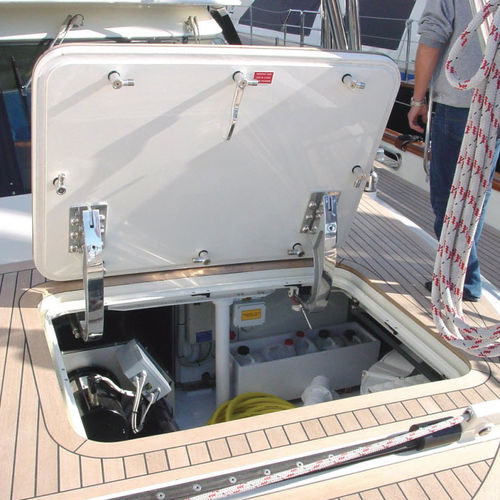 Panneau de pont rectangulaire - 3400 SERIES - Freeman Marine Equipment - pour yacht / ouvrant / affleurant
