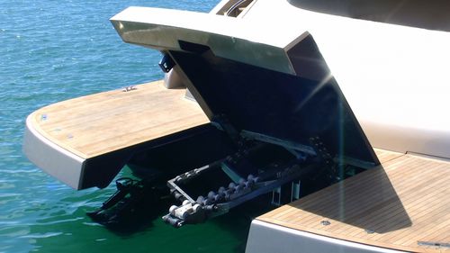 Ascenseur à annexes - PN-SV - Pin-craft - monté sur yacht