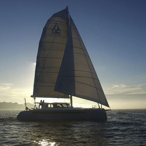 Grand-voile - Voyager  - Ullman Sails - pour yacht à voile de croisière / coupe tri-radiale / en polyester