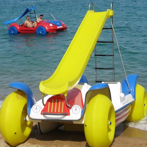 Bateau à pédales 4 places - PHF - AVENTURAS AQUATICAS - LA NORIA - en polyester / en fibre de verre / avec toboggan
