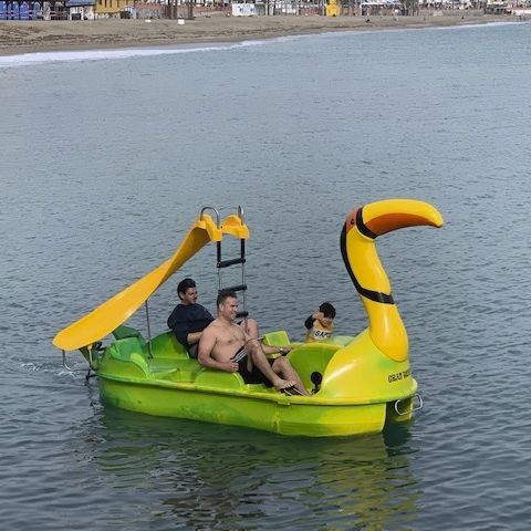 Bateau à pédales 4 places - Gran Tucán - AVENTURAS AQUATICAS - LA NORIA - avec toboggan