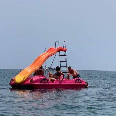Bateau à pédales 4 places - HIDROFERRARI - AVENTURAS AQUATICAS - LA NORIA - en polyéthylène / avec toboggan / pour sociétés de location
