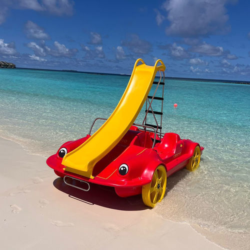 Bateau à pédales 5 places - HidroPorsche - AVENTURAS AQUATICAS - LA NORIA - en polyéthylène / jaune / rouge