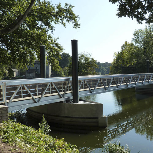 Passerelle pour marina - RIVER CROSSING - Metalu Industries International - flottante / avec main courante