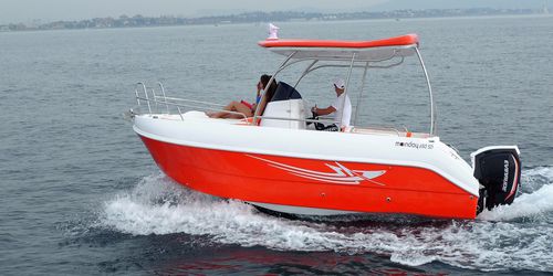 Cabin-cruiser hors-bord - 650 SD - Moonday Yachts - open / à console centrale / de sport