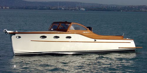Runabout in-bord - BOSPHORUS 31 ROYAL  - Moonday Yachts - à double console / open / avec cabine