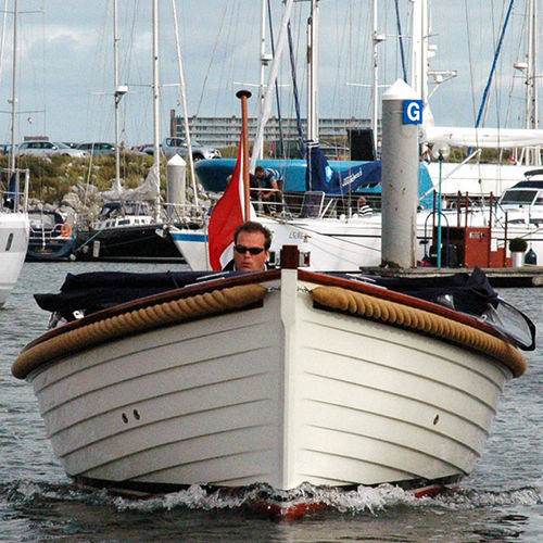 Coque open in-bord - 21 CS & ROYAL  - Moonday Yachts - à console centrale / traditionnelle / bain de soleil