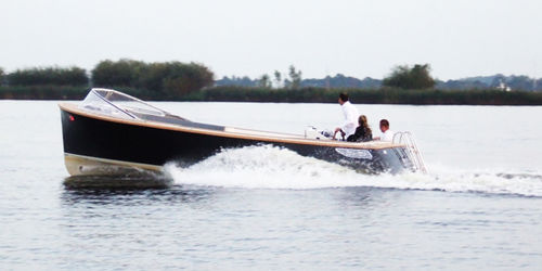Annexe pour yacht in-bord - 800 - Moonday Yachts - monomoteur / à console centrale / open