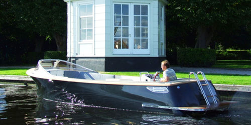 Annexe pour yacht in-bord - 27 TRENDER - Moonday Yachts - à console centrale / open / bain de soleil