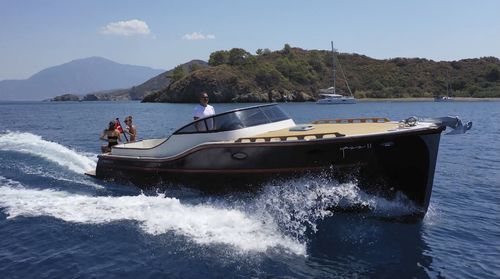 Cabin-cruiser in-bord - 31 BOSPHORUS LE - Moonday Yachts - open / bain de soleil / pont en teck