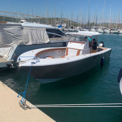 Vedette hors-bord - CC 10 - Moonday Yachts - bimoteur / open / à console centrale